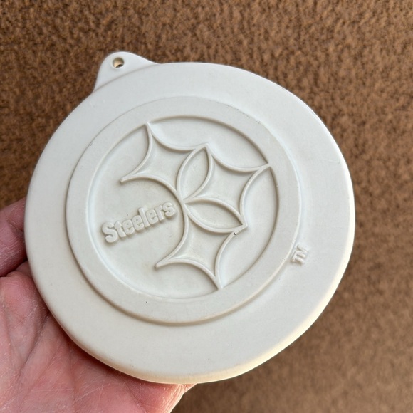 NWOT Pittsburgh Steelers NFL Pfaltzgraff
5" Cookie Mold VINTAGE RARE - Picture 7 of 11